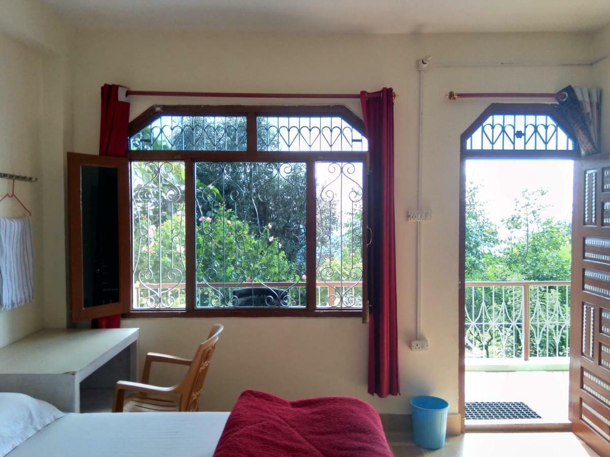 Maa Ananda Mayee Guest House Binsar Bagian luar foto